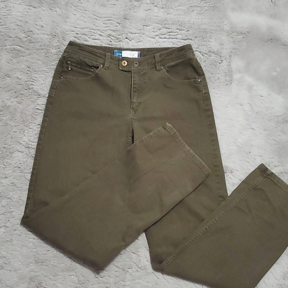 Liz Claiborne olive green straight leg fit jeans - size 28